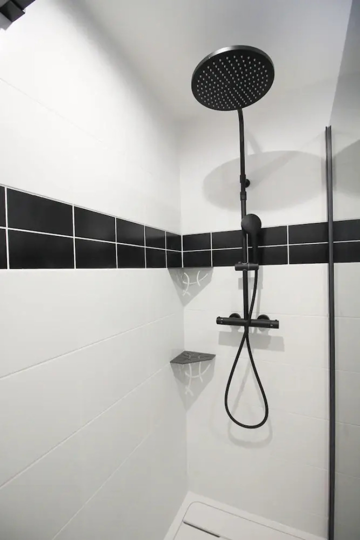 Maison bleue du bassin