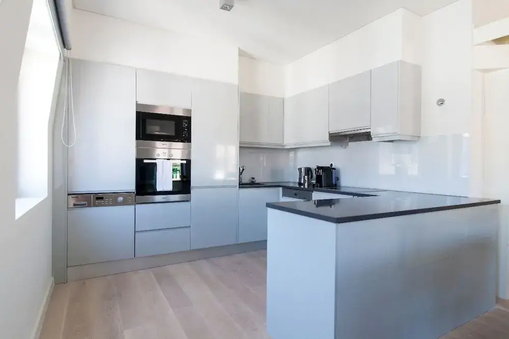 JOIVY Lux & Spacious 1BR home w/ huge terrace, 5mins to Academy of Sciences