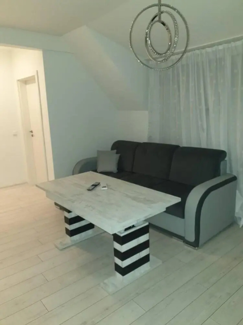 2-bed - Sleeps 4 - With Parking