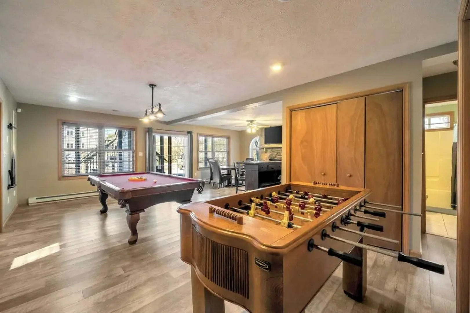 Pocono Pinnacle by Avantstay Steps to the Lake, Game Room, Large Deck