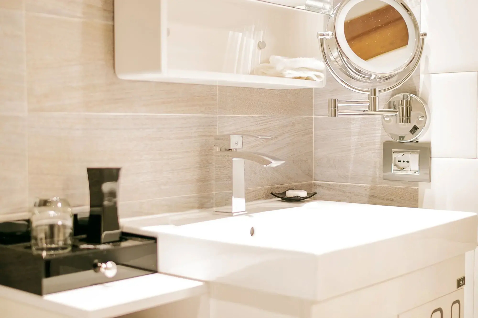 Oak Plaza Suites