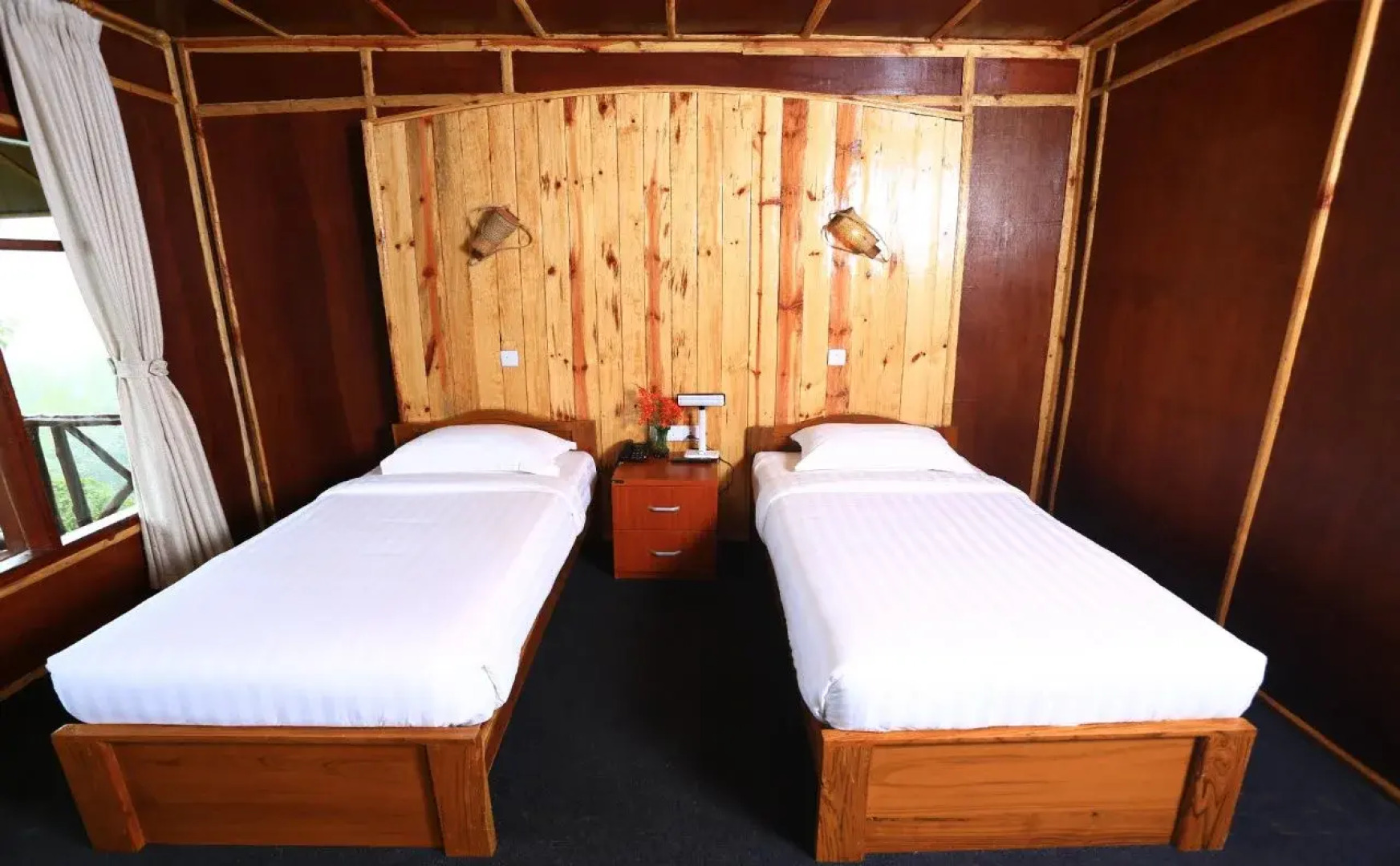 The Floral Breeze Hotel Mt.Victoria