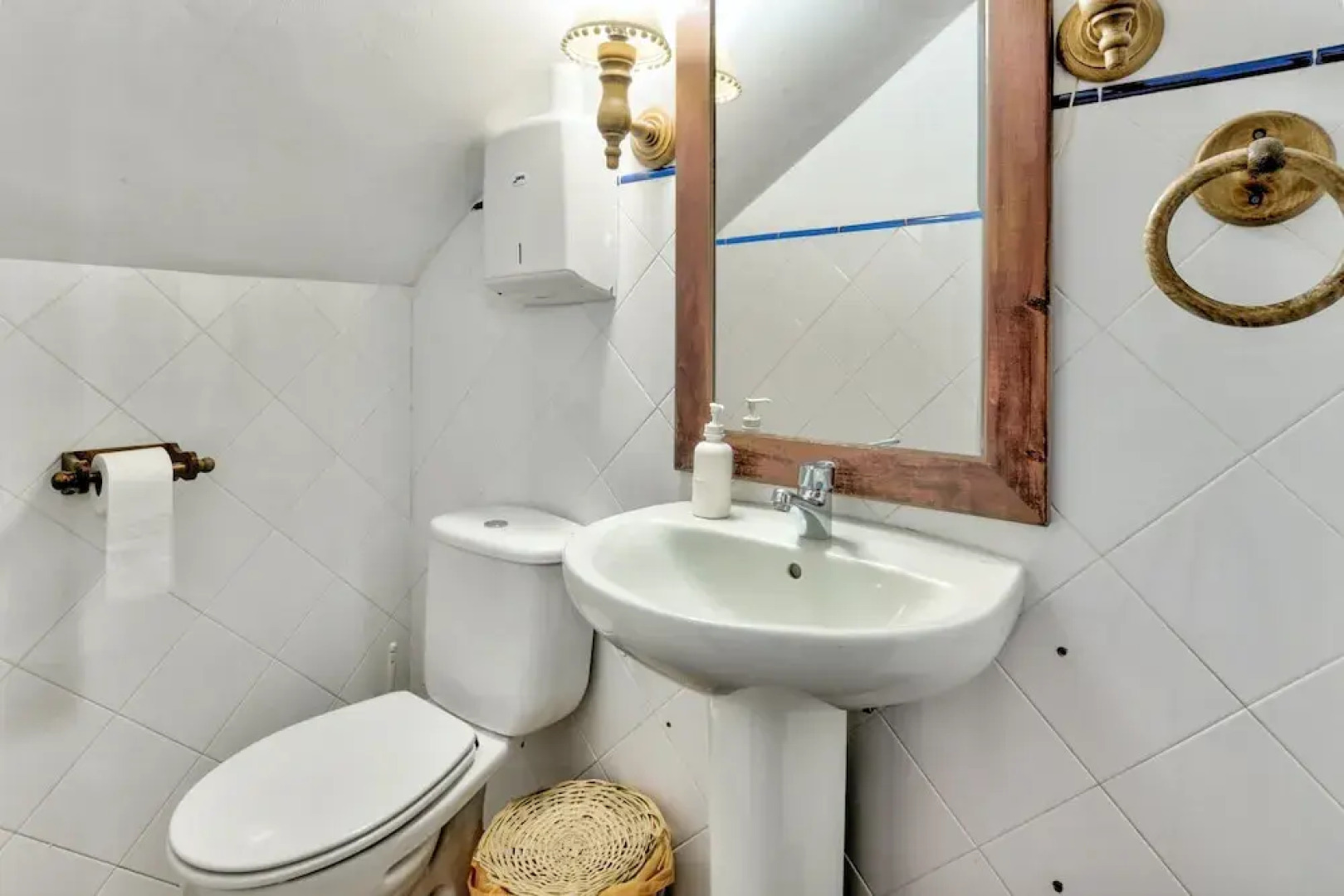 House With 5 Bedrooms in Puebla de Don Rodrigo, With Wonderful Mountain View and Furnished Terrace