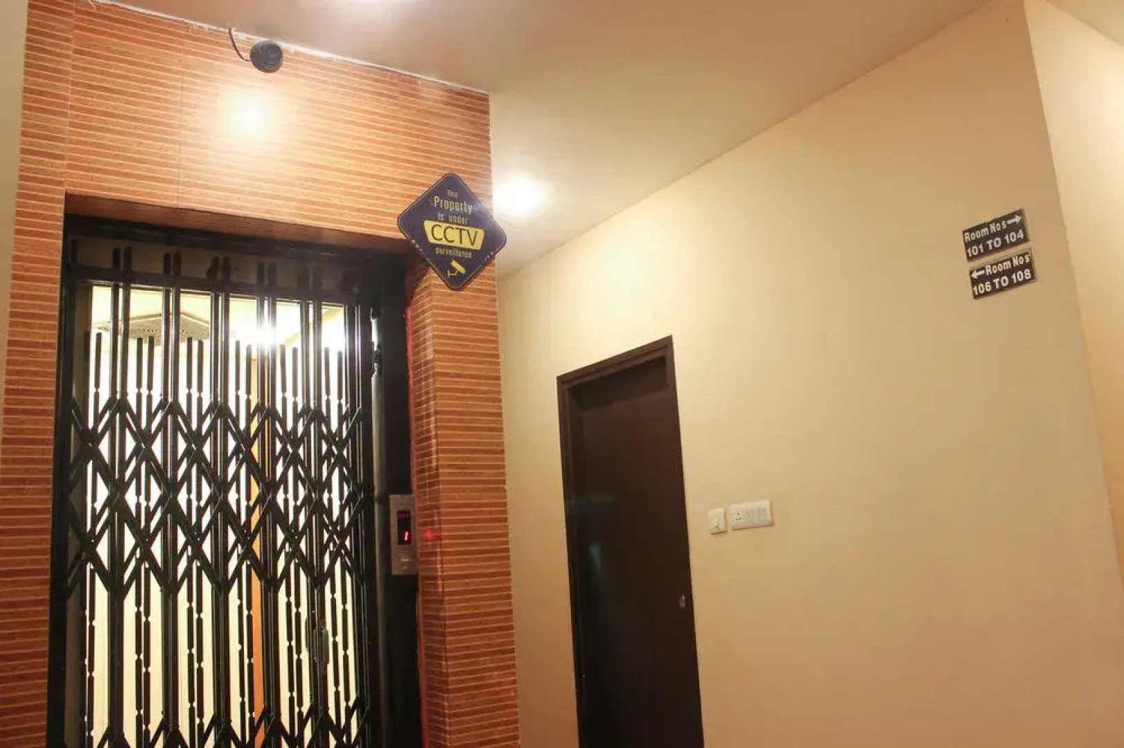 OYO Premium Nagpur Railway Station Road