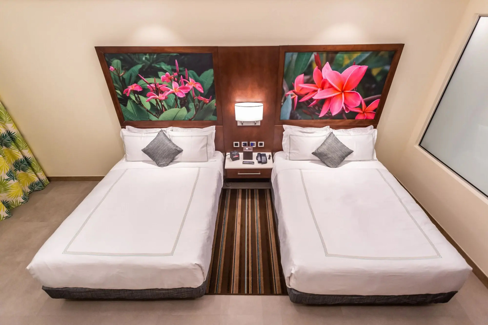 Surfrider Resort Hotel