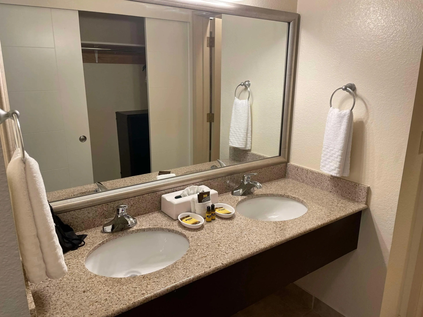 Best Western Plus Edmonds Harbor Inn