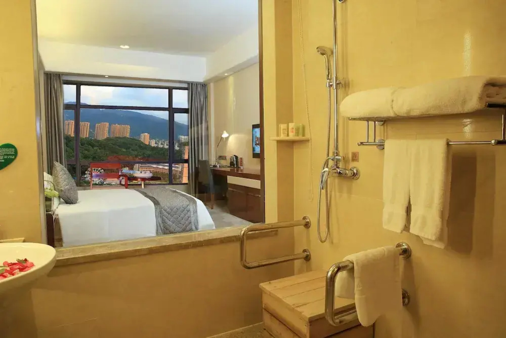 Ramada by Wyndham Longyan