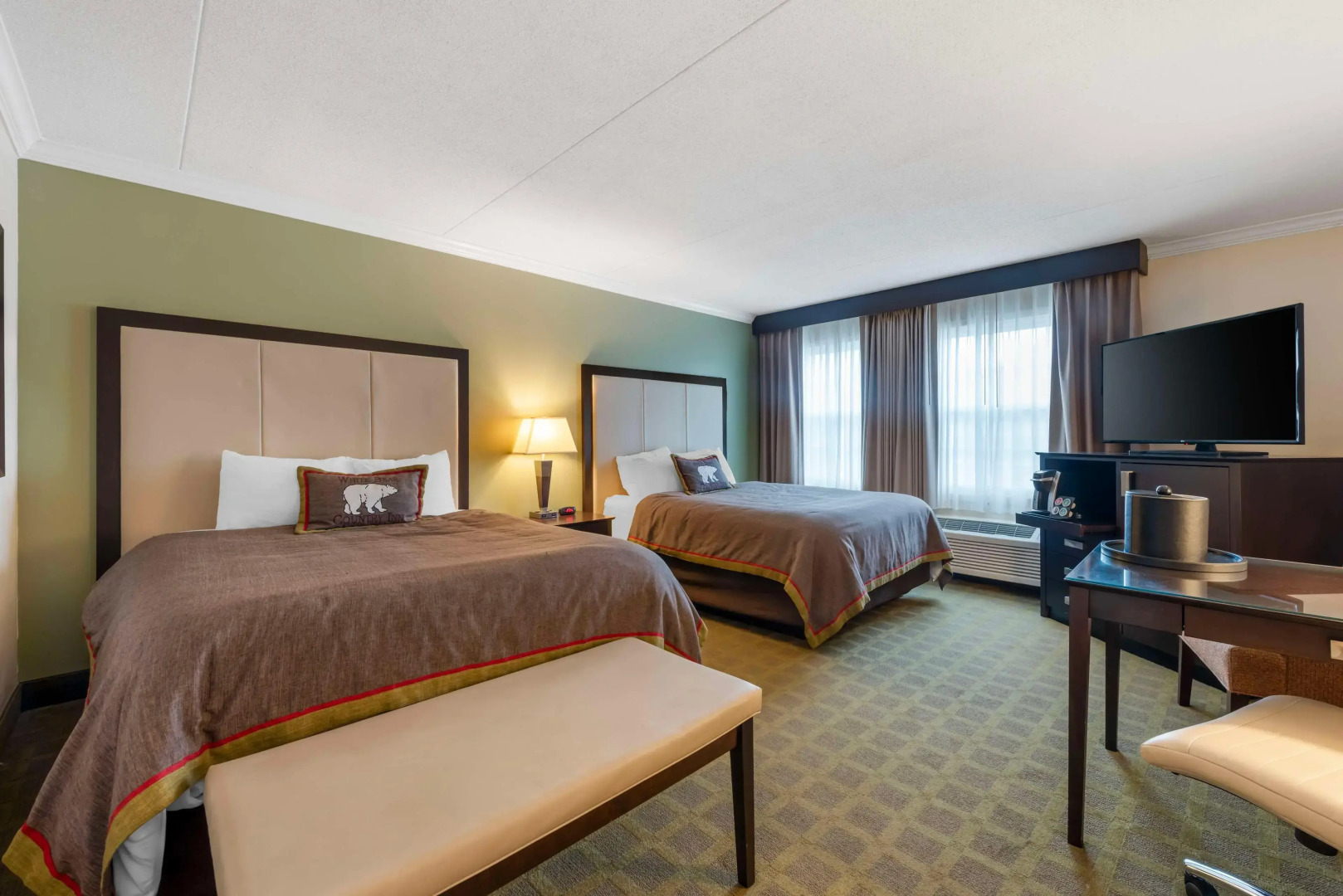 Best Western Plus White Bear Country Inn