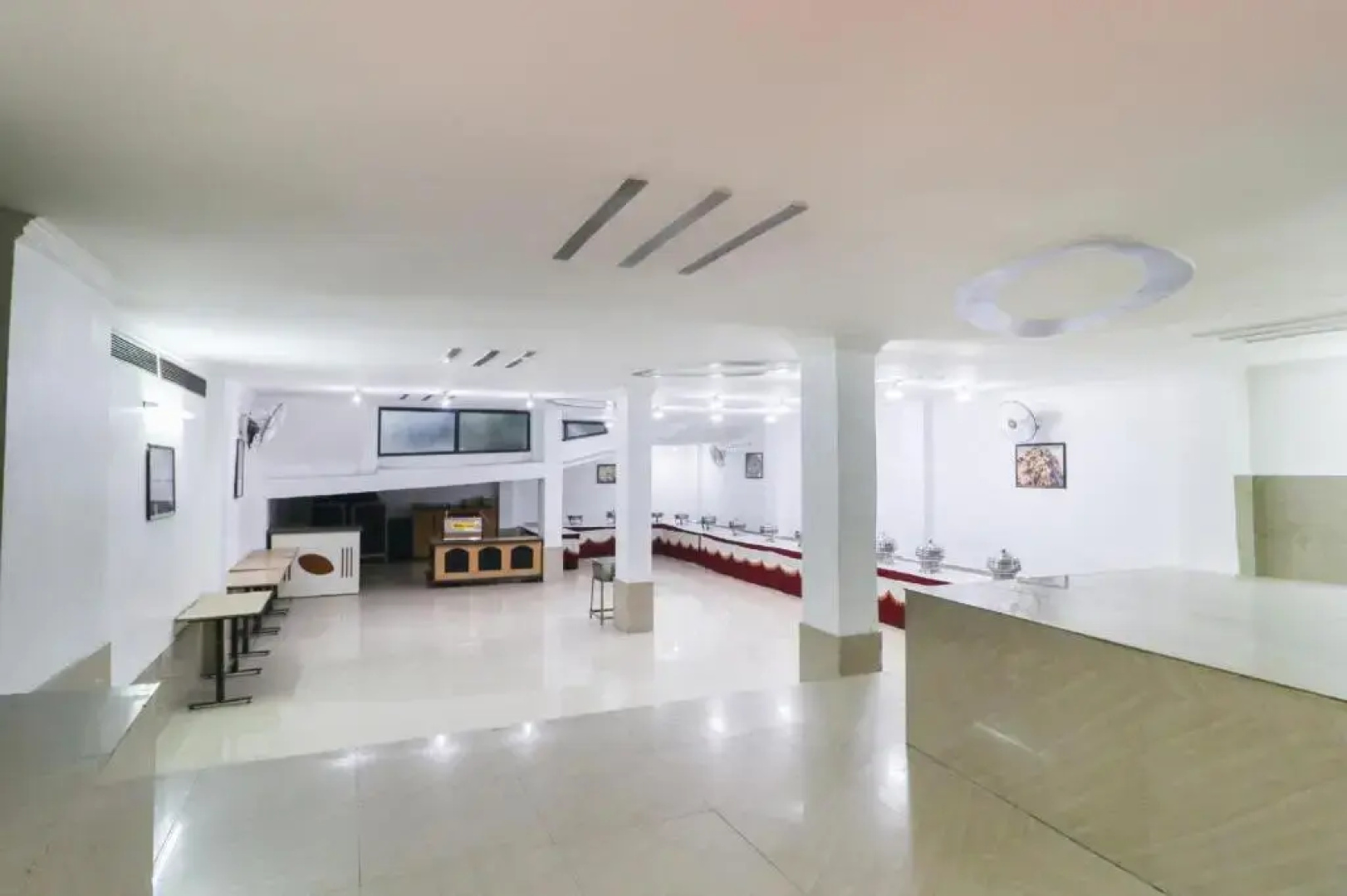 OYO Townhouse 447 Hotel Teg Royal