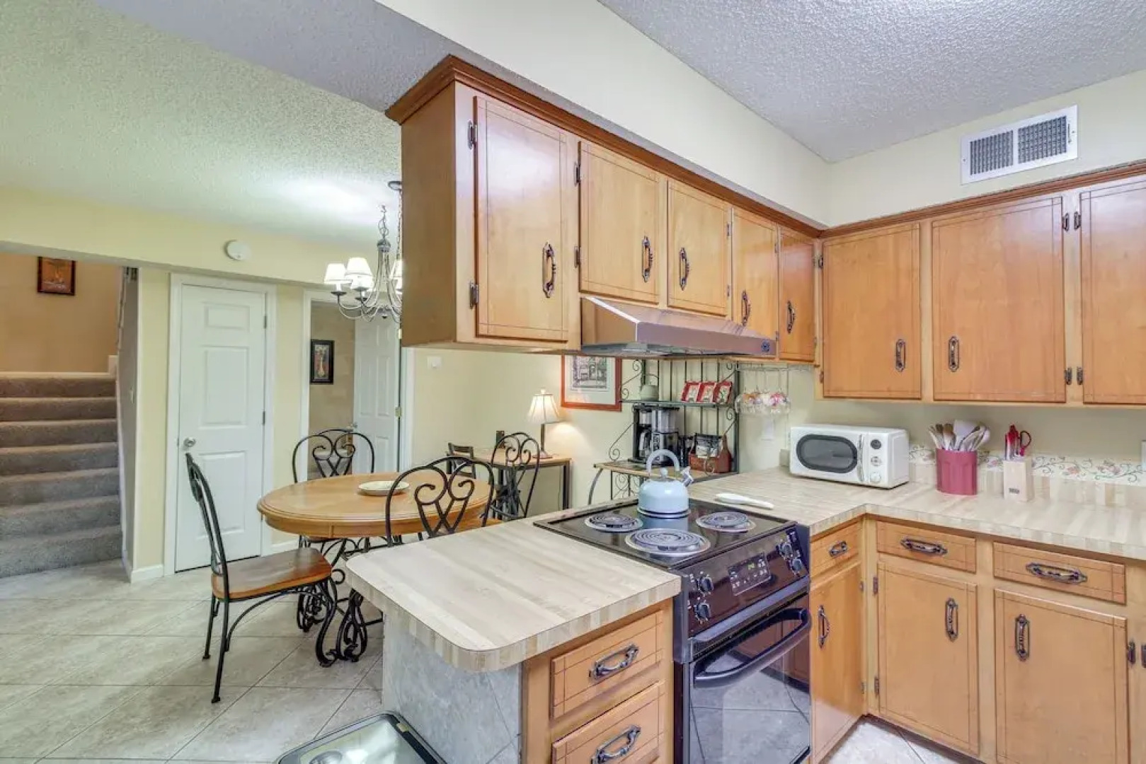 5 Mi to Pensacola Beach: Townhome w/ Yard!