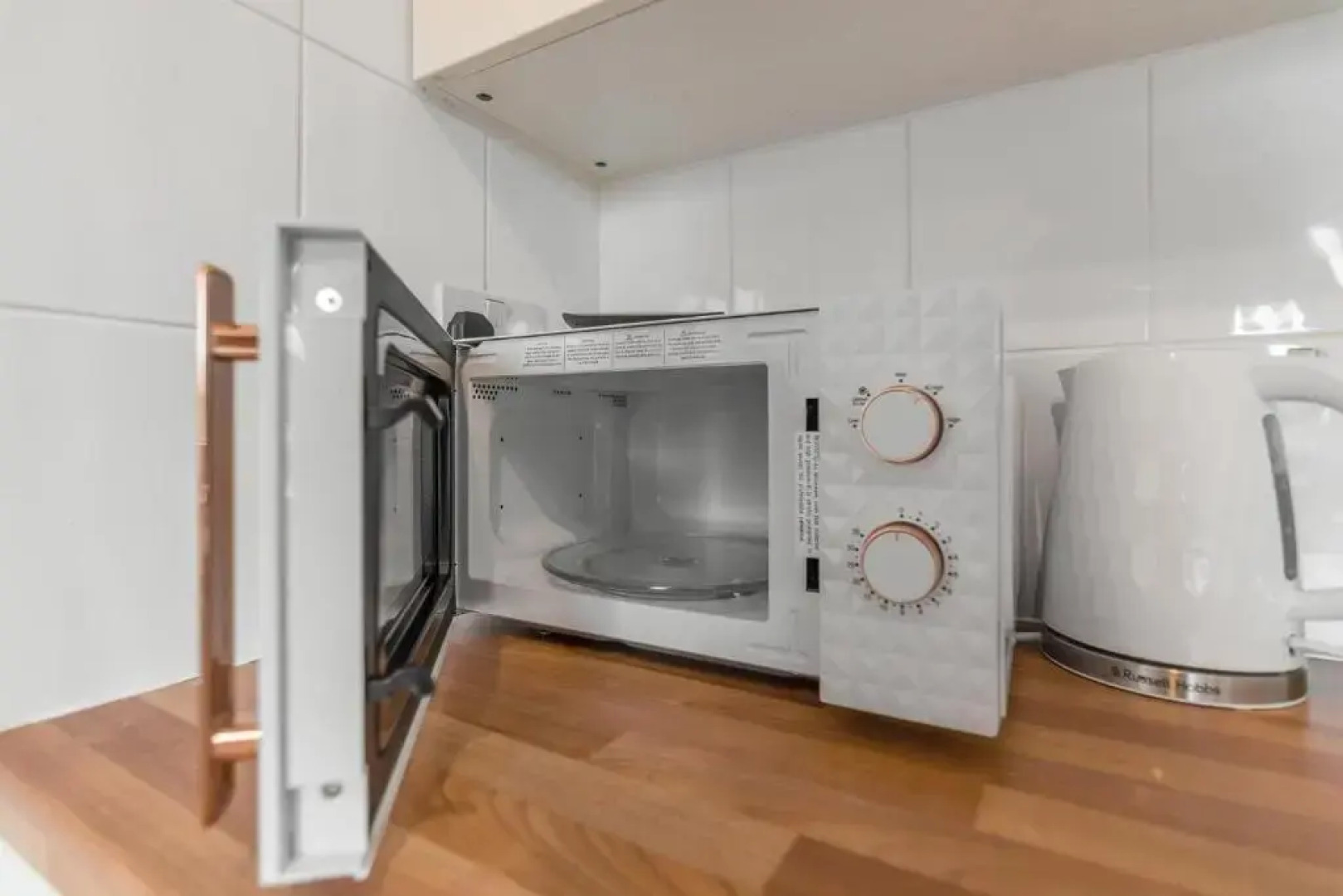 Reepham Rest - 2 Bedroom, Free Parking, 390 Mbps Wifi, Netflix, Fully Equipped kitchen - Ginger & Gold ltd