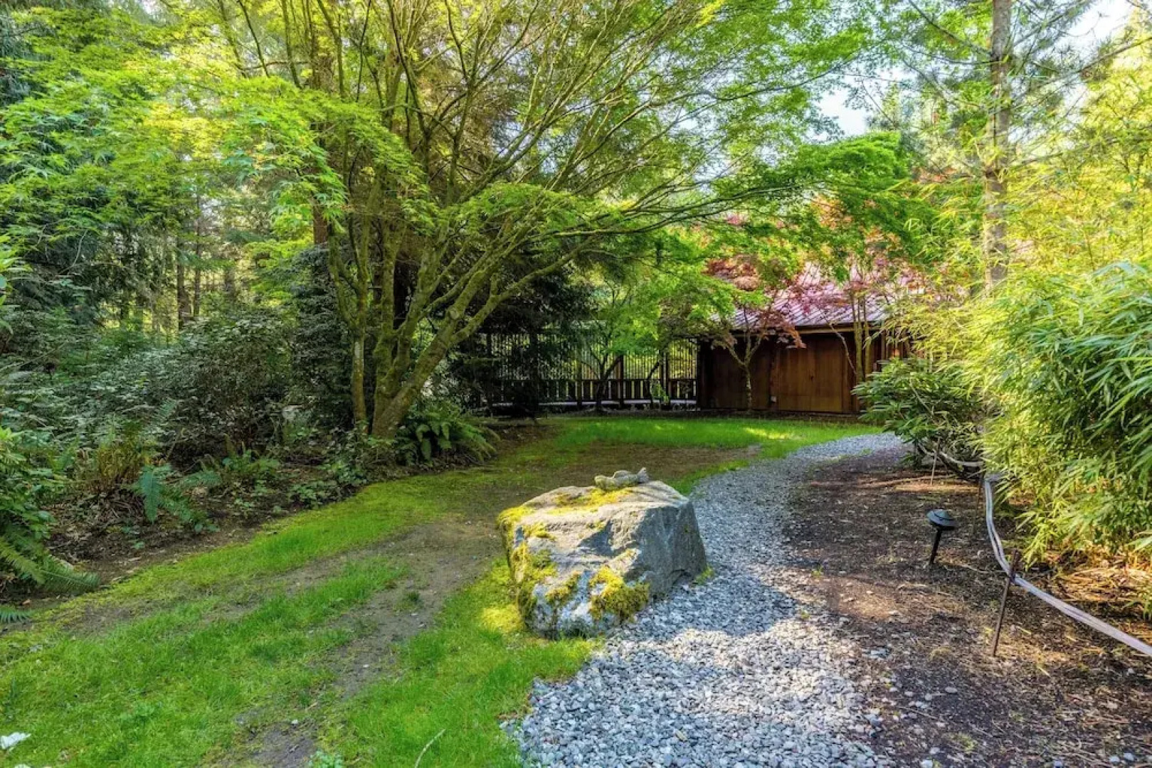 Rhythm Waters by Avantstay Garden Paradise, Pond