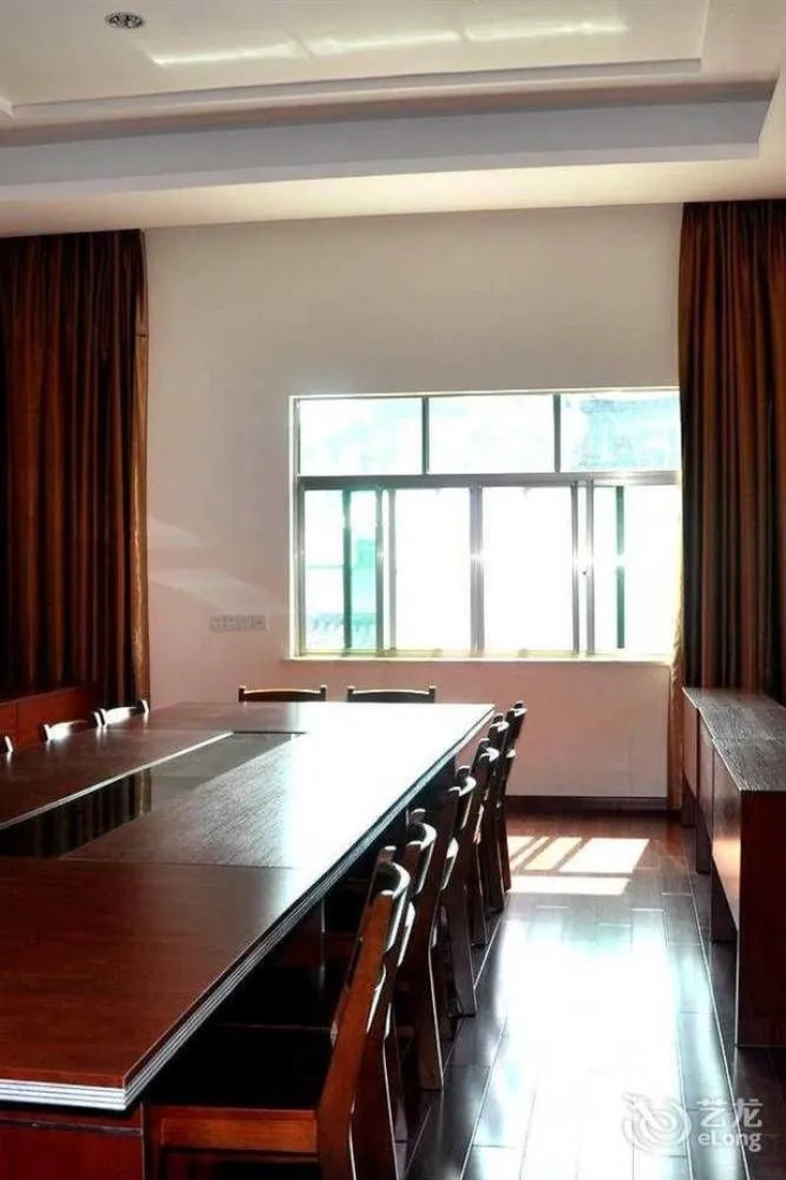 Wuyuan Huayuan Mountain Villa