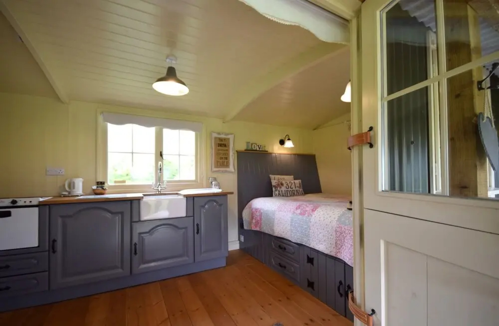 Keepers Cosy, Shepherds Hut , Alresford 491853