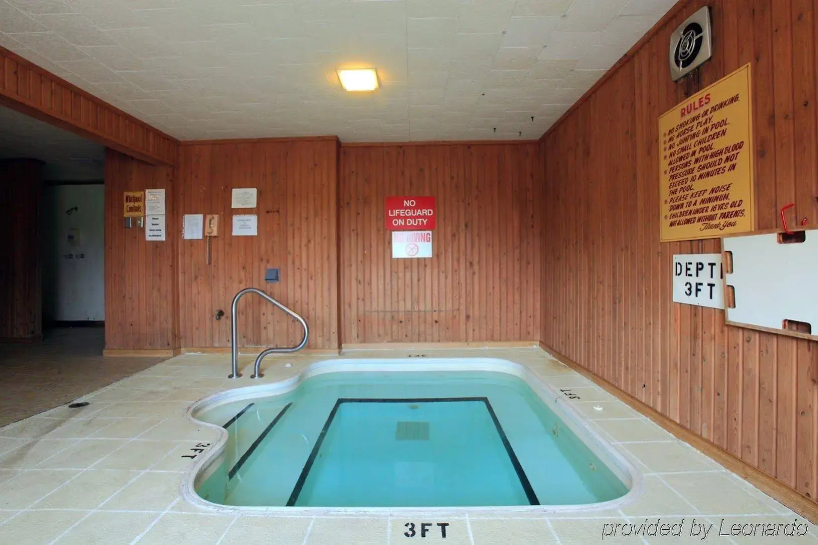 Econo Lodge Inn & Suites Escanaba North