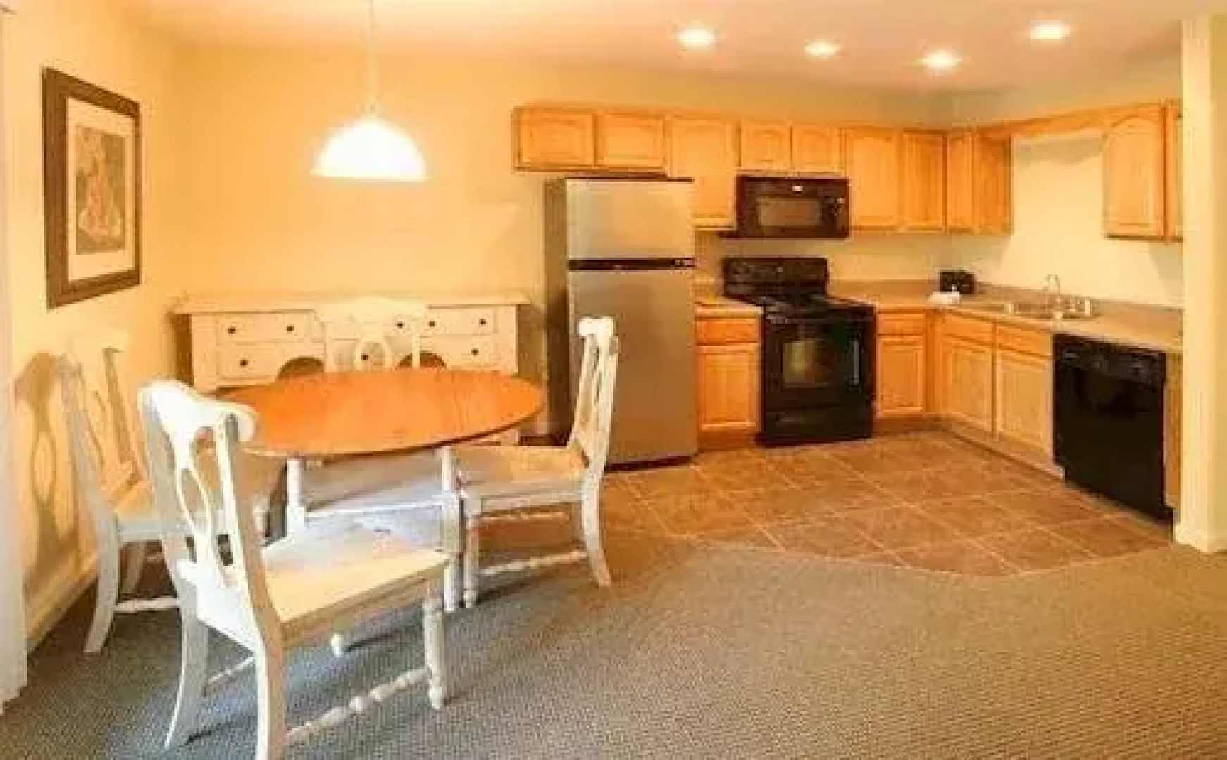 Lakeside Resort-the Holly Suites