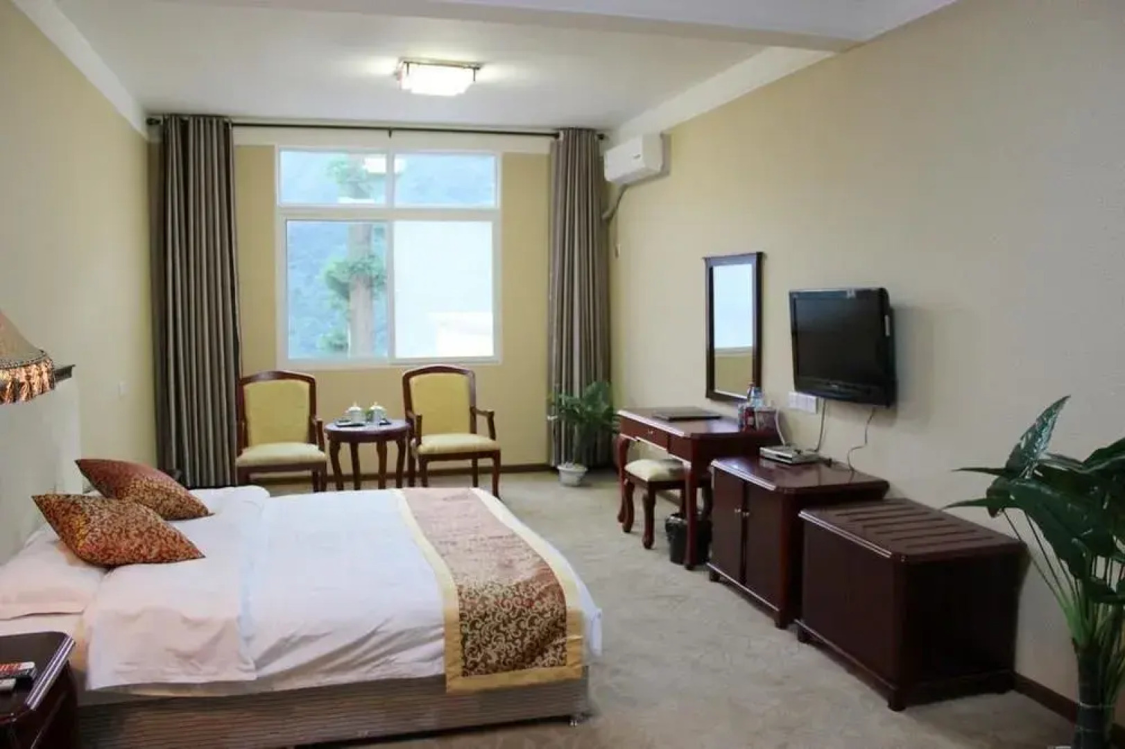 Hailuogou Yijiawenquan Hotel