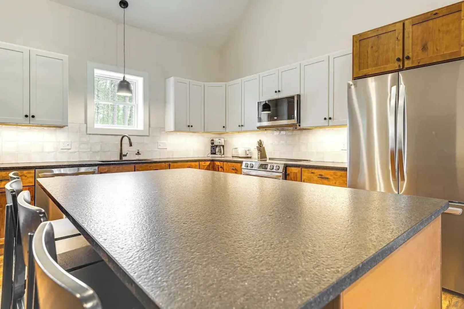 Walk to Sebago Town Beach: Luxe Townhome w/ Grill