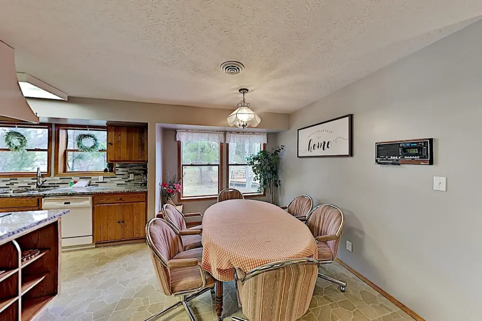 16973 Buck Horn Dr Home 5 Bedrooms 3.5 Bathrooms Home