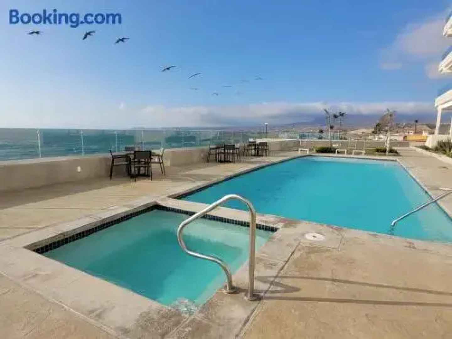 Beachfront Luxury Condo Pool Jacuzzi