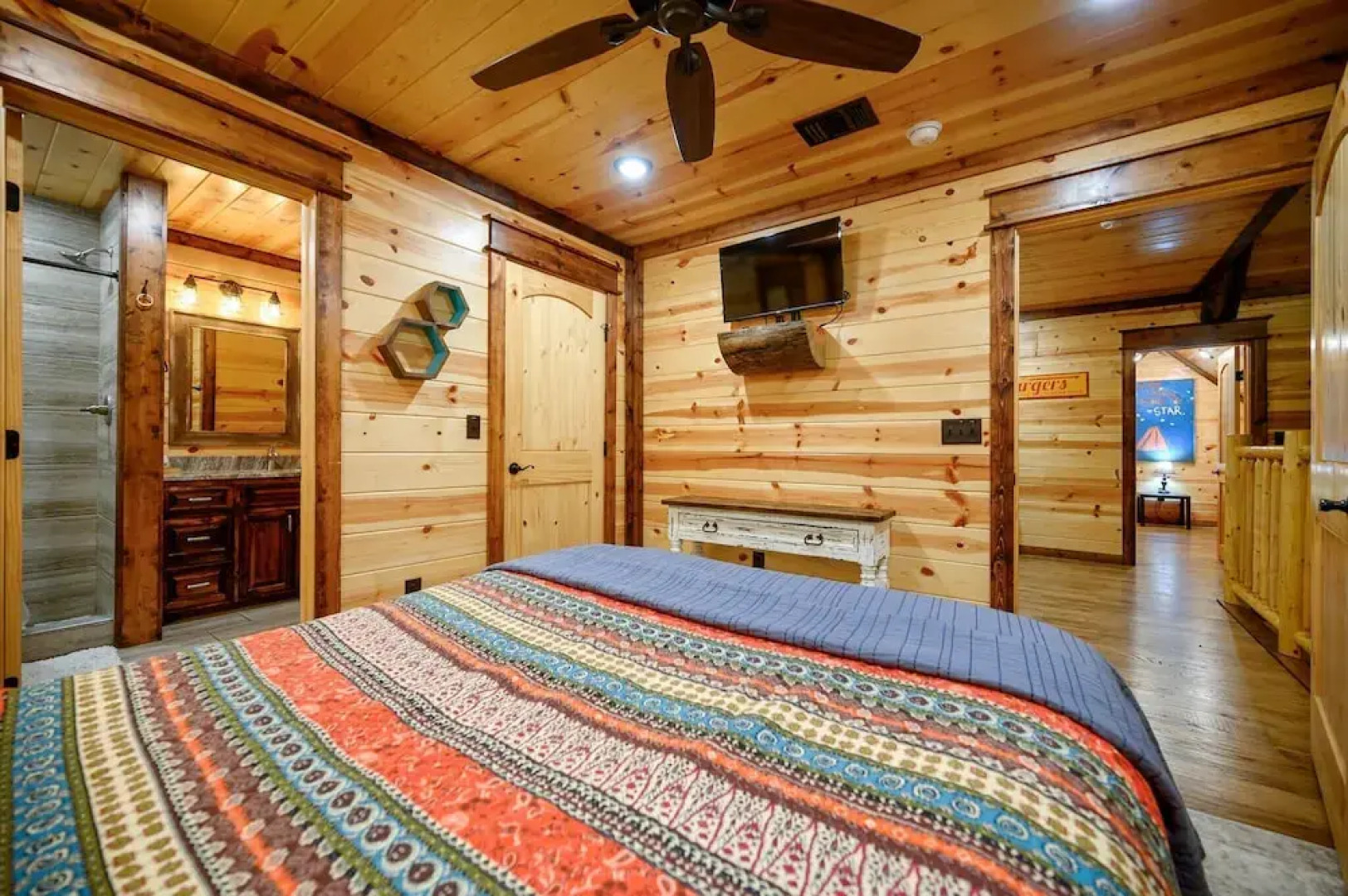 Sugar Daddy Cabin for 13!