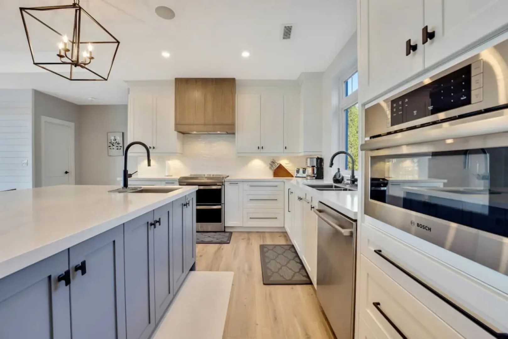 Luxury Cottage overlooking Wollaston Lake-Hot tub