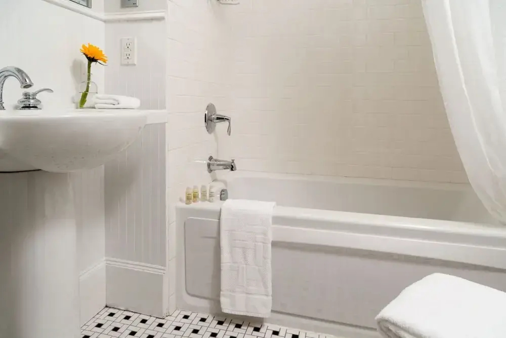 The Woodstock Inn on the Millstream