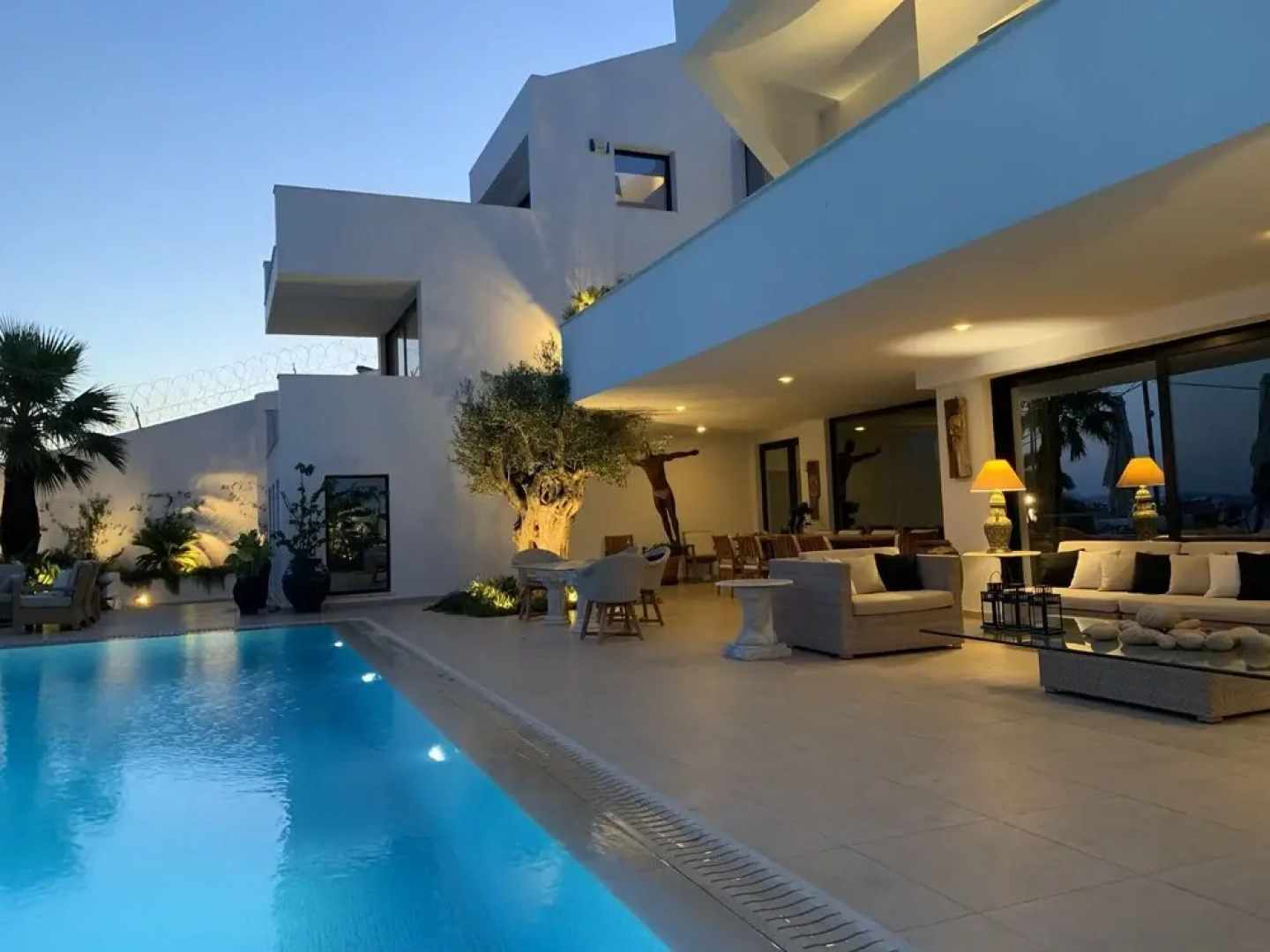 Luxury Villa Marathon