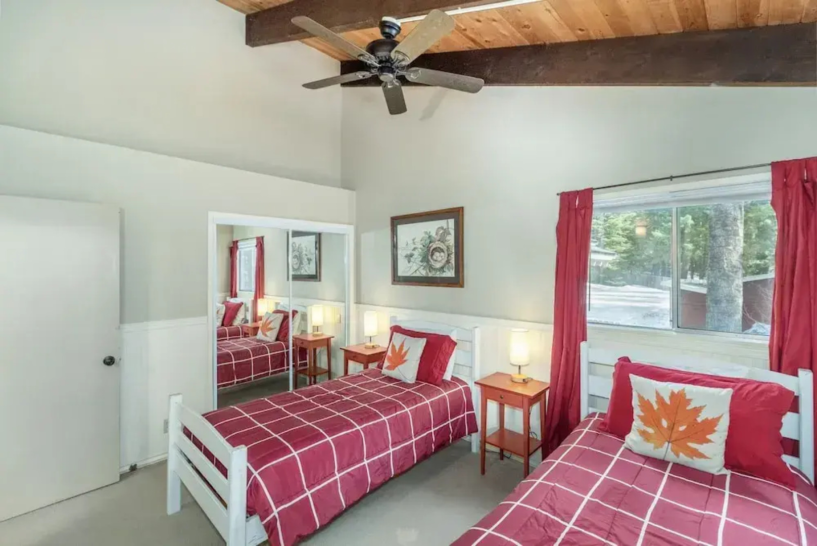 Maple Leaf Lodge 3 Bedroom Home by NW Comfy Cabins by RedAwning