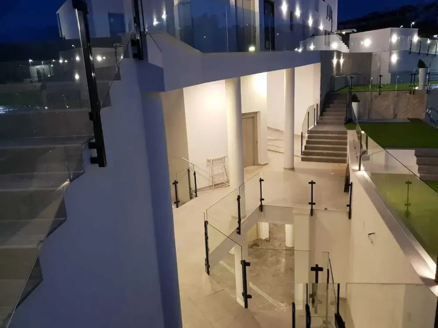 Luxury Apartment on the Beach with Pool 6