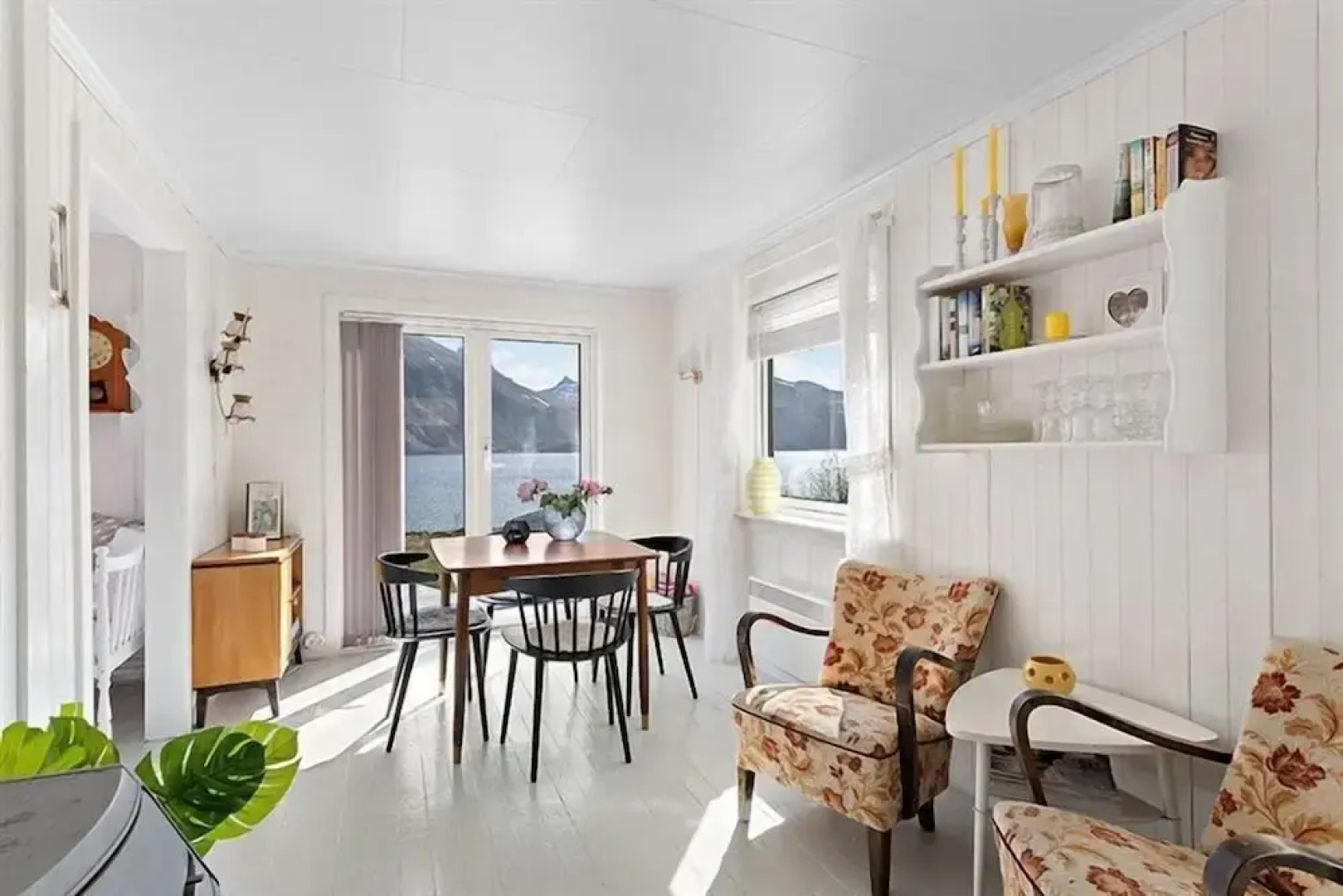 Private Cozy House by the Fjord