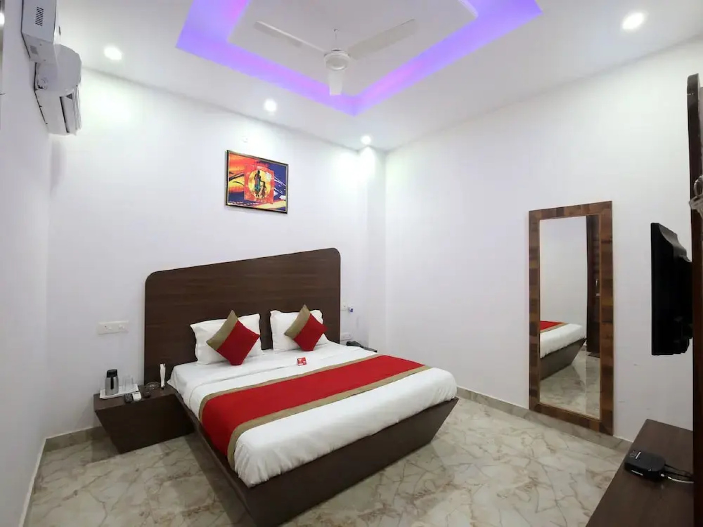 OYO 9049 Pearl Grand