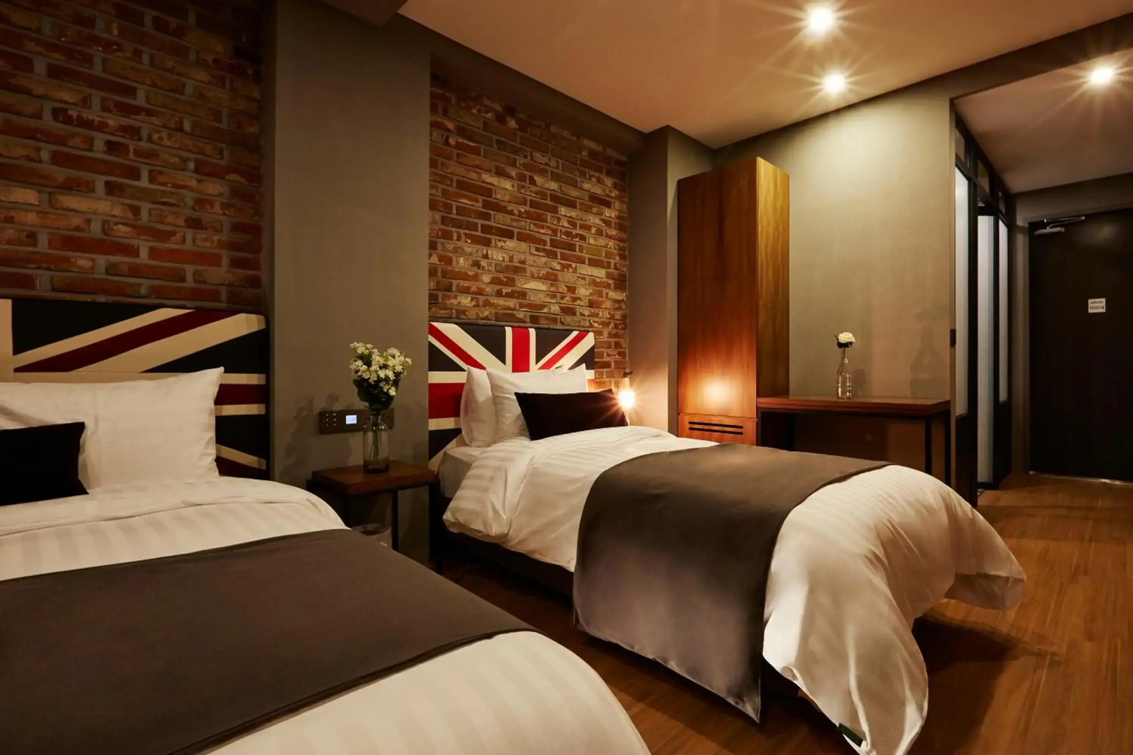 Urban Island Hotel