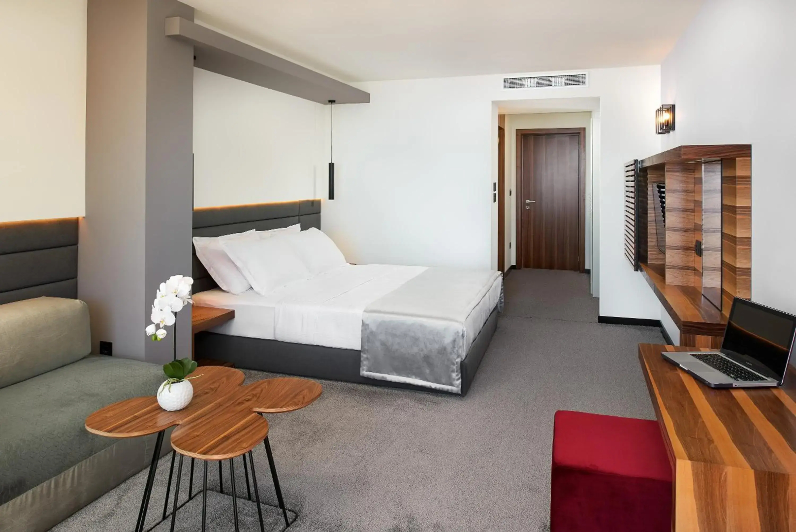 Hotel Ani