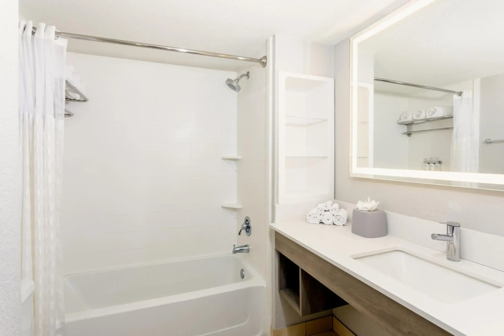 Holiday Inn Express & Suites Oceanfront by IHG