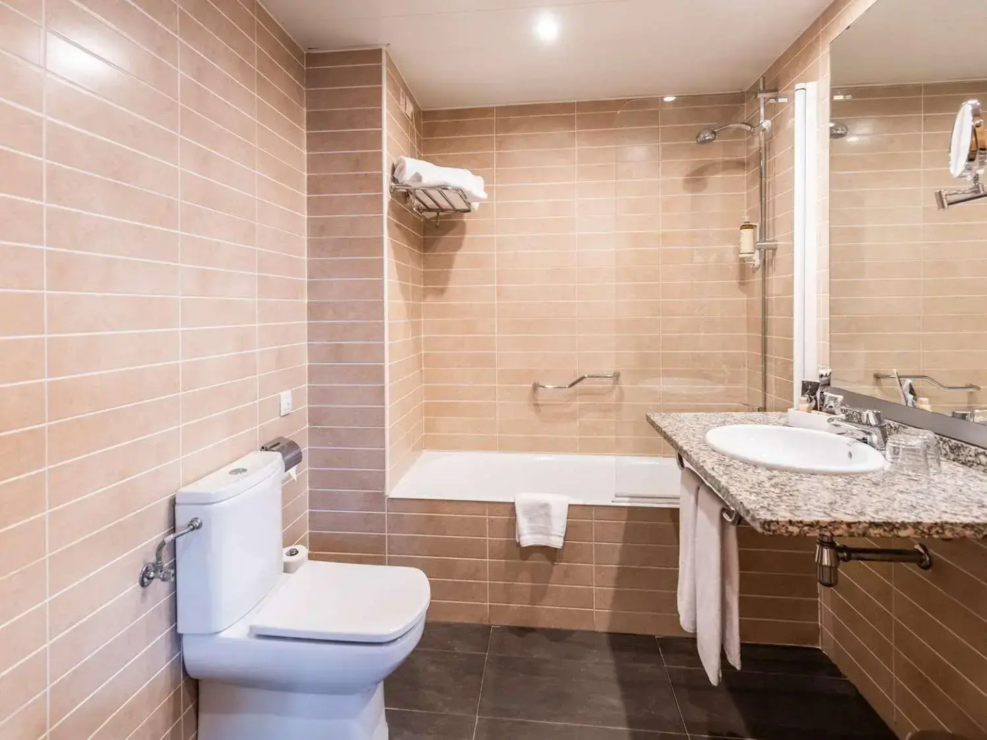 Отель Towers Rotana