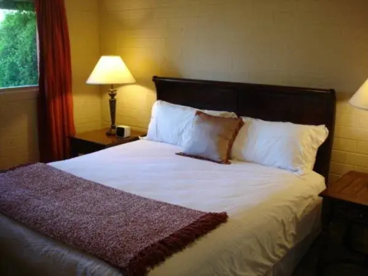 SmokeTree Resort and Bungalows