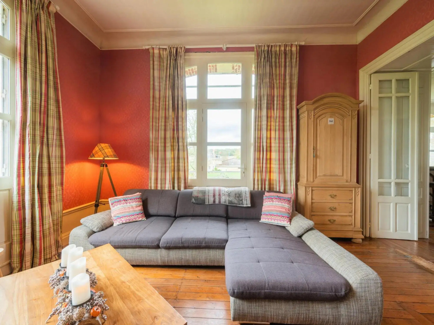 Majestic villa in Pouru-Saint-Remy with garden