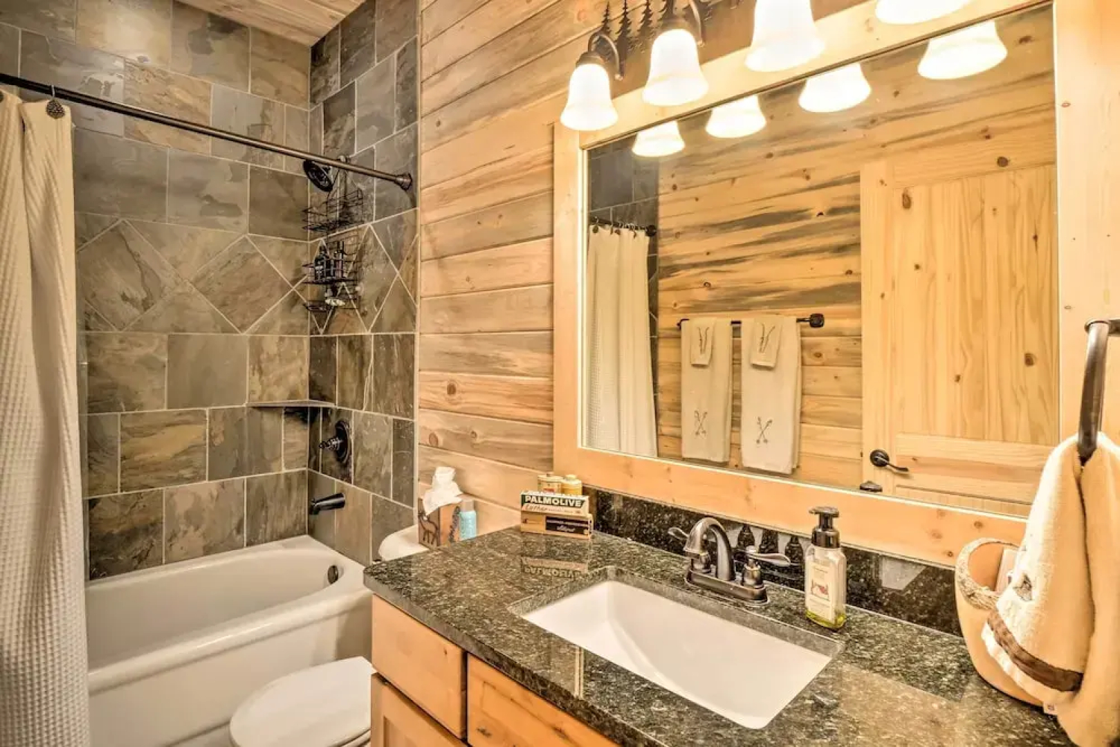 Jefferson Cabin w/ Fire Pit: Near Hiking Trails!