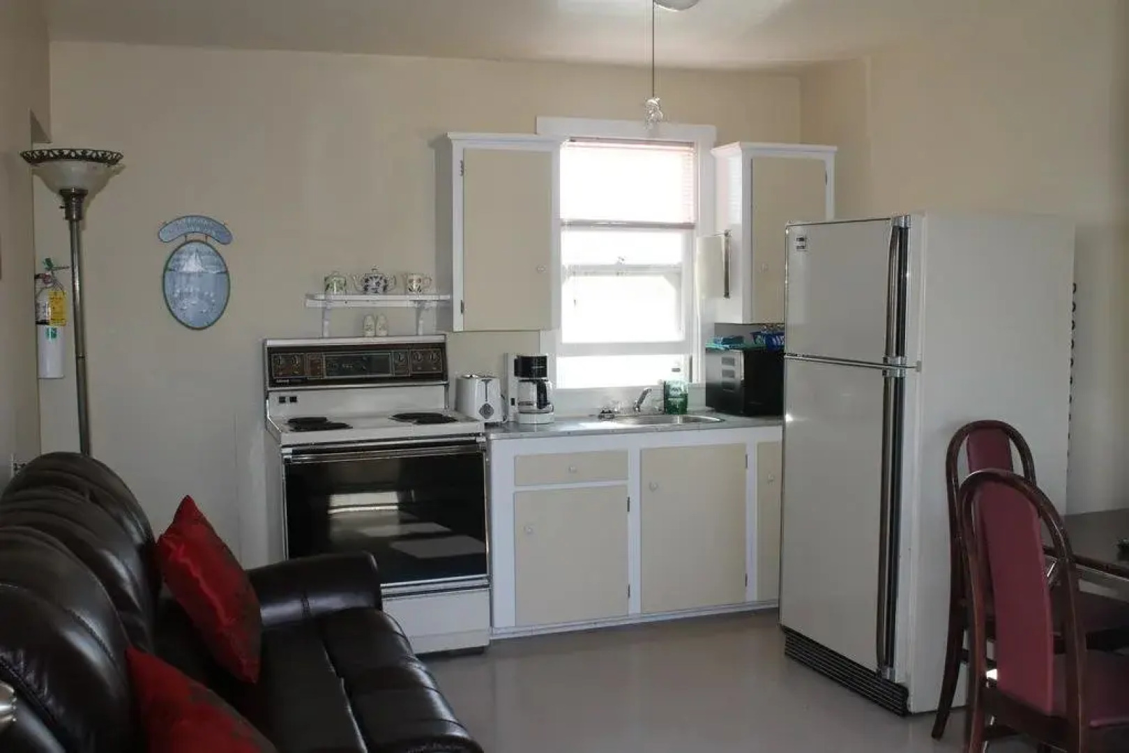 Lily Front Motel & Cottages