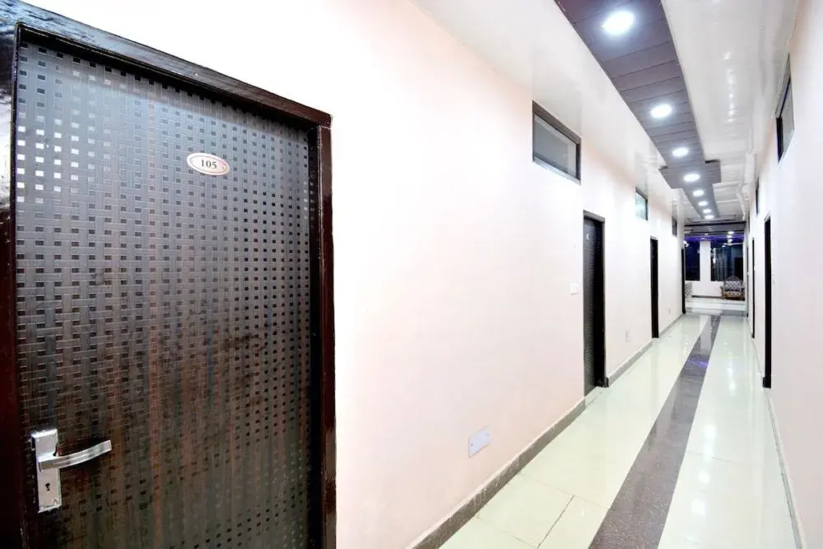 Oyo 42945 Surya Hotel