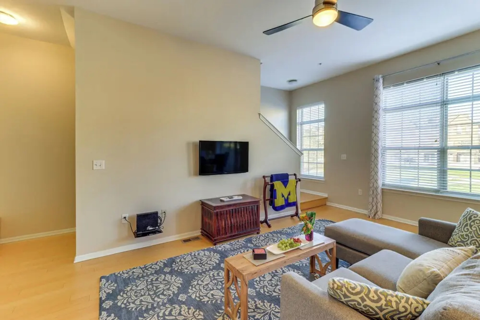 Michigan Townhome w/ Smart TV: 25 Mi to Detroit!