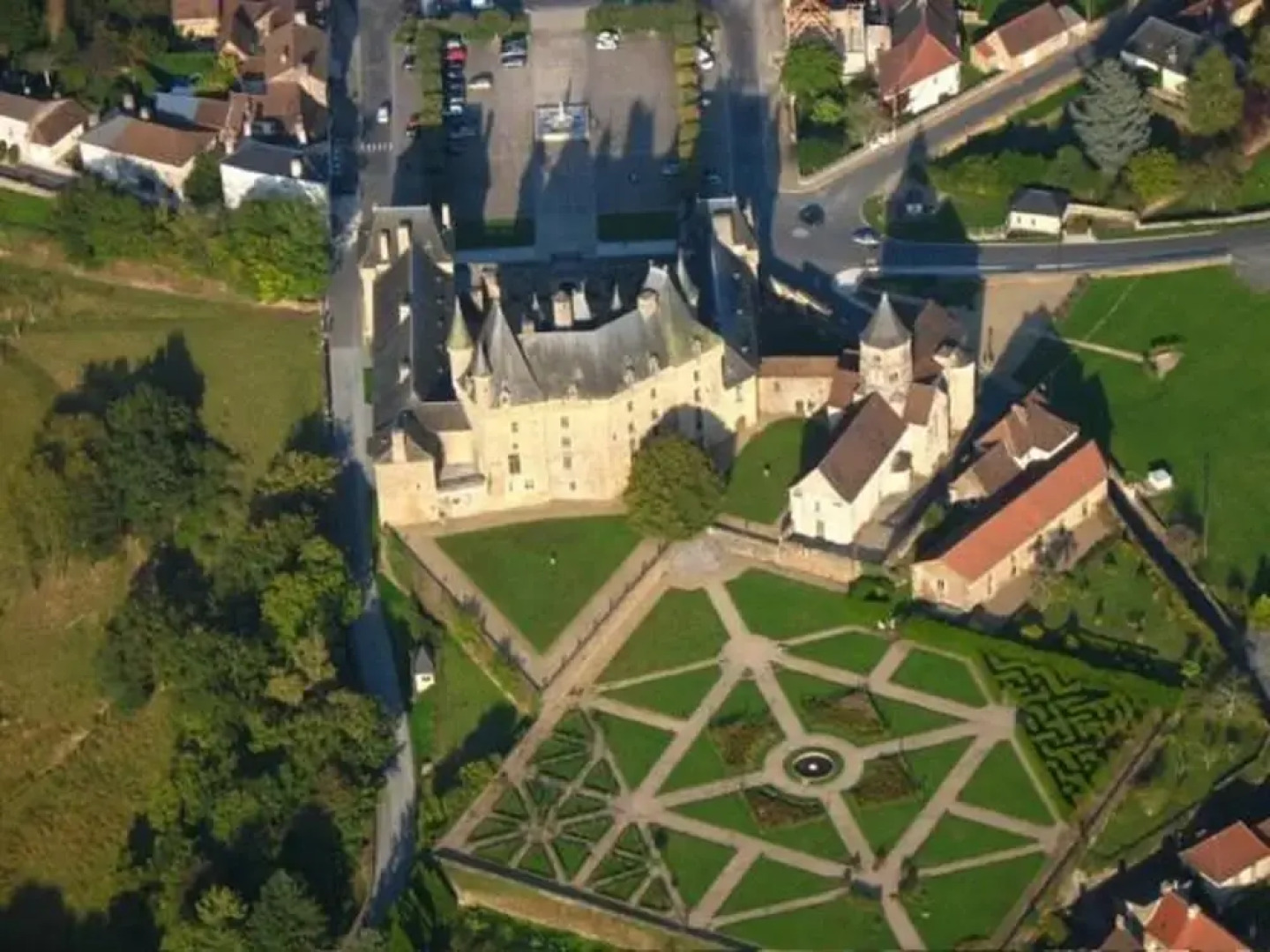 Apartment With one Bedroom in Jumilhac-le-grand, With Wonderful City View, Enclosed Garden and Wifi