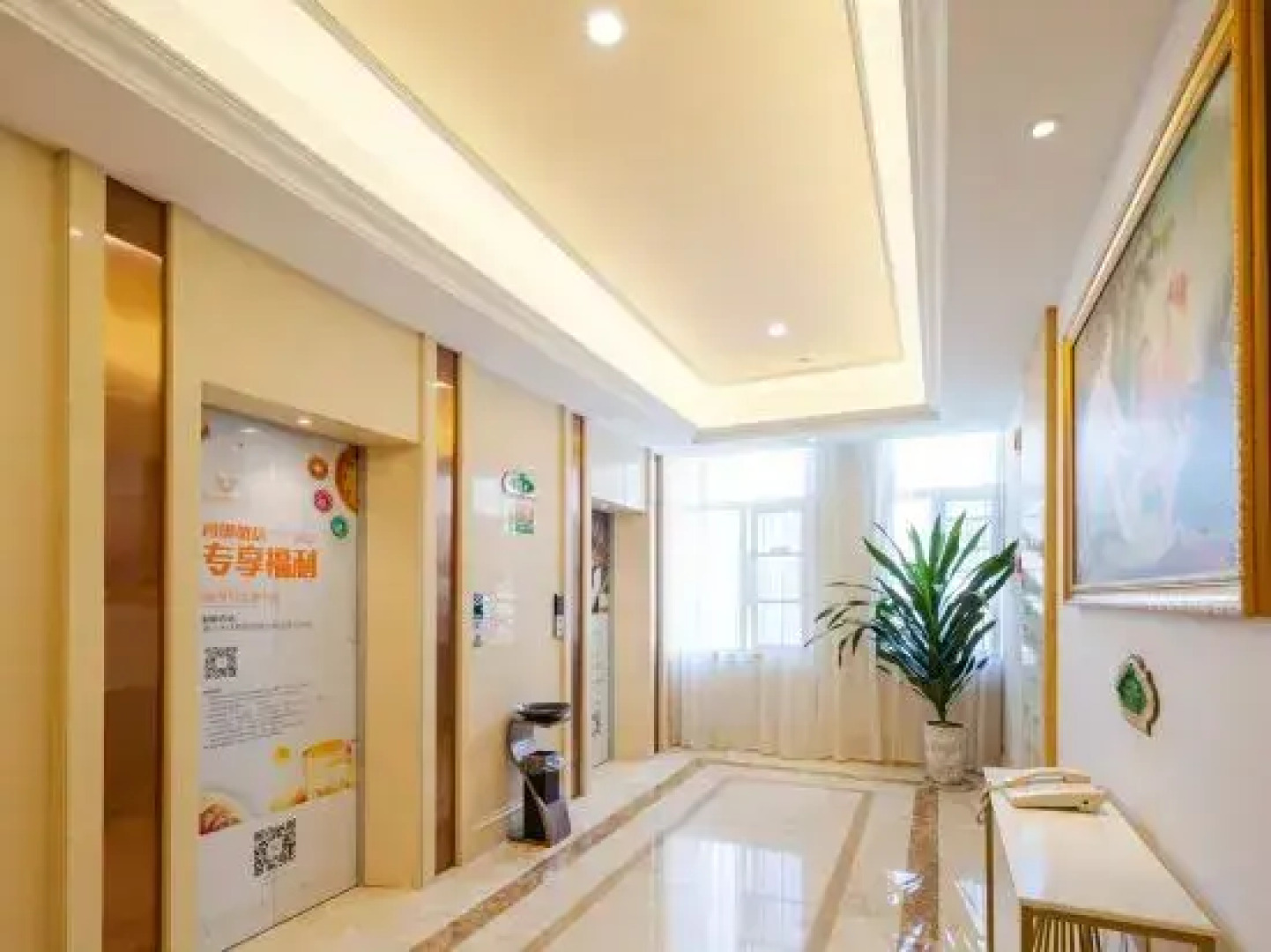 Vienna International Hotel (Yunmeng Longgang Road)