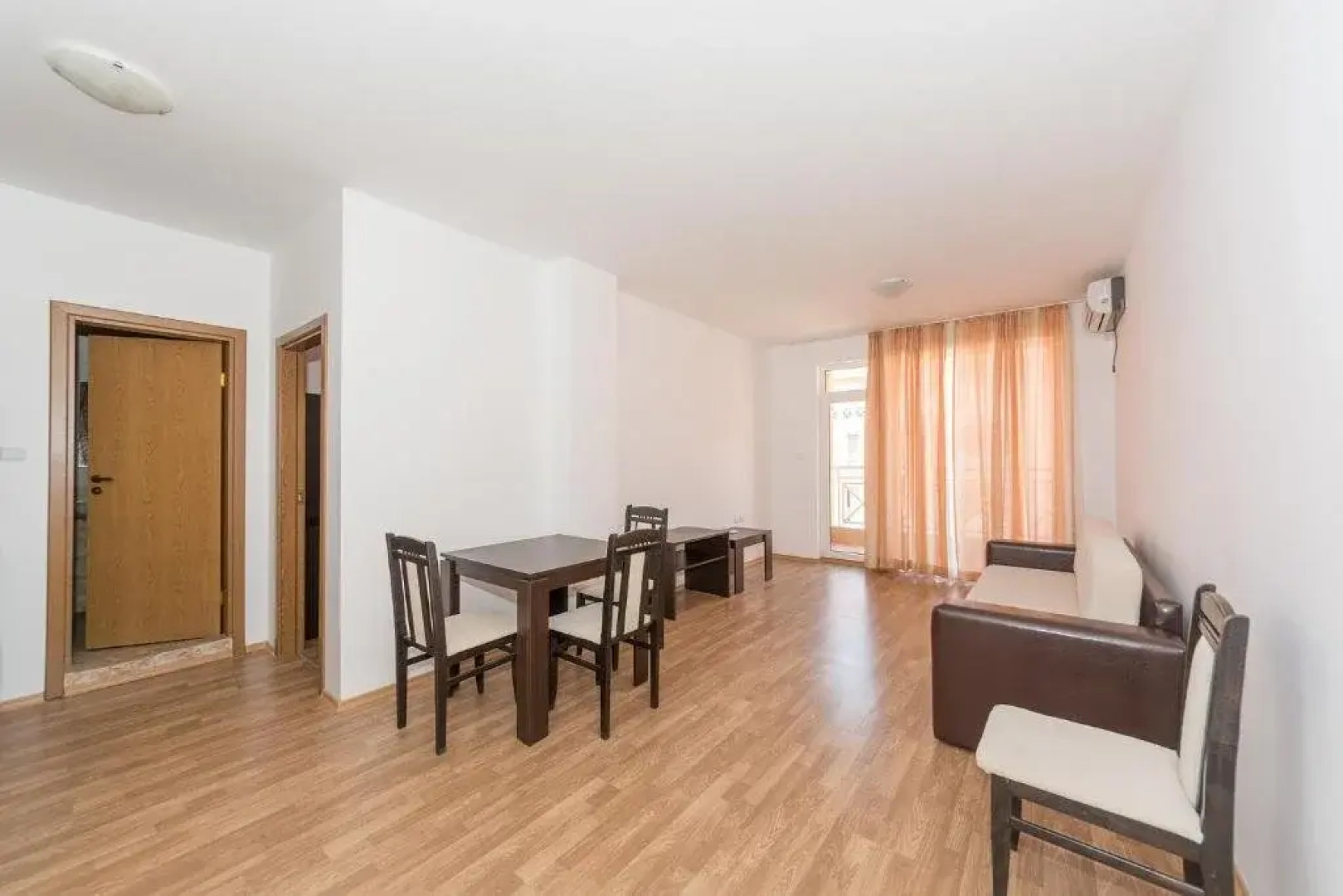 Studio in Sunny Day 6