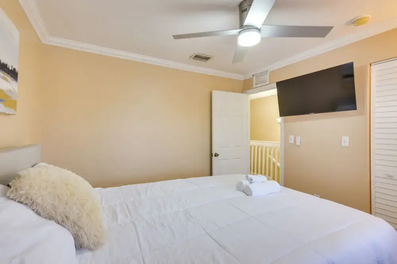 Opa-locka Townhome, 15 Mi to Miami Beach!