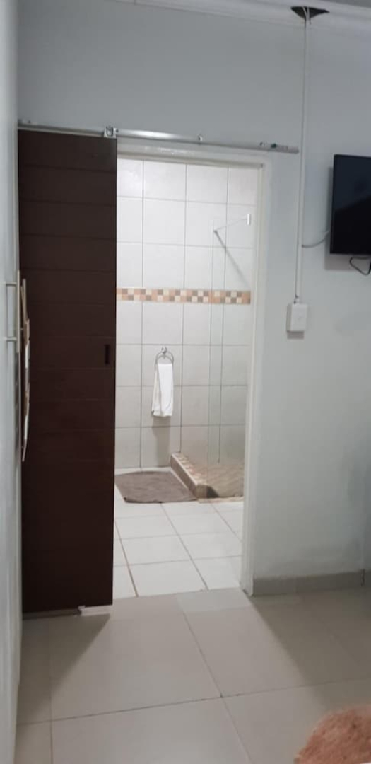 Rose and Thorn Guesthouse - Adults Only