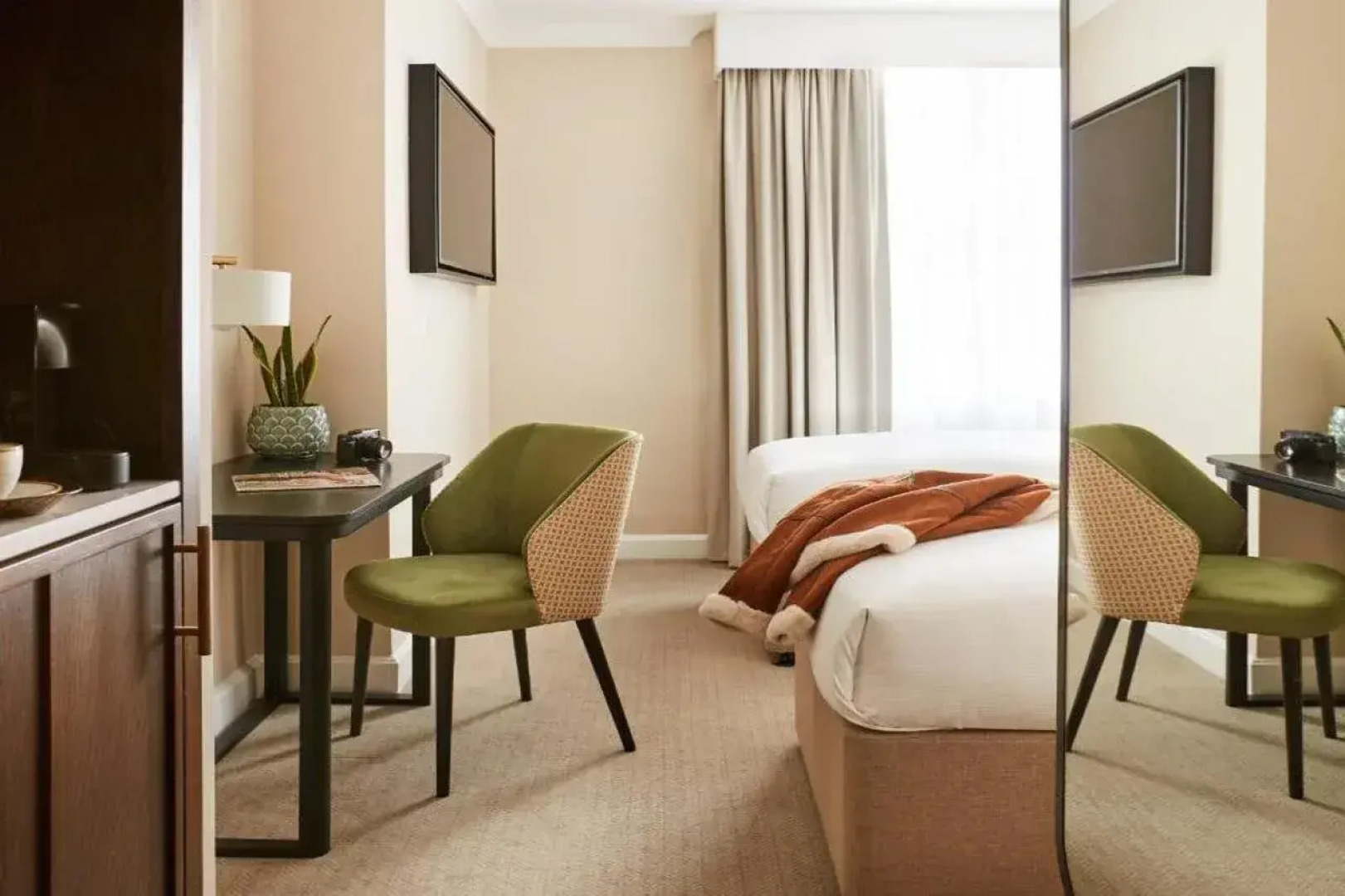 Отель The Clermont London, Victoria