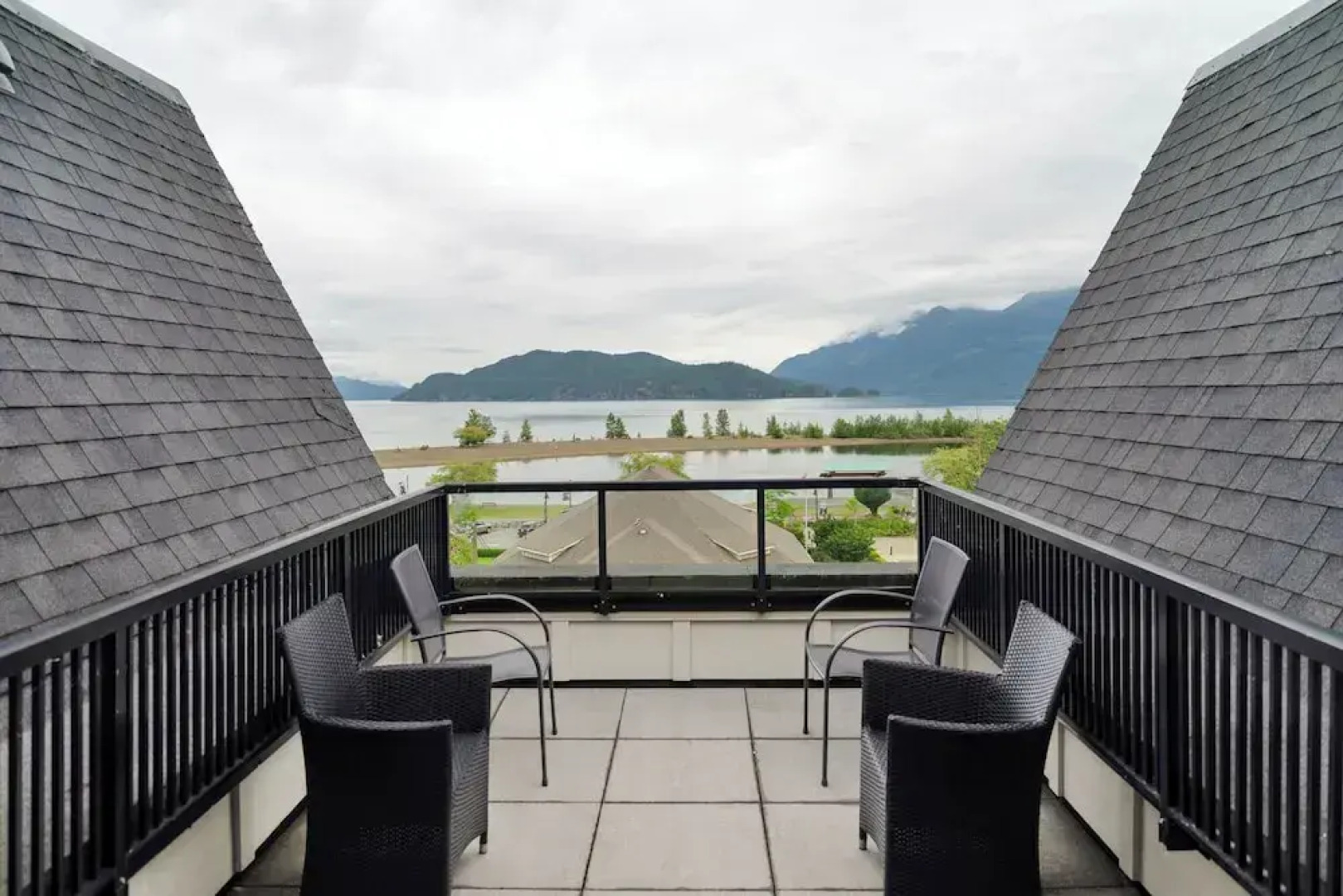 Rooftop Paradise Luxe 2BR  Lake Views