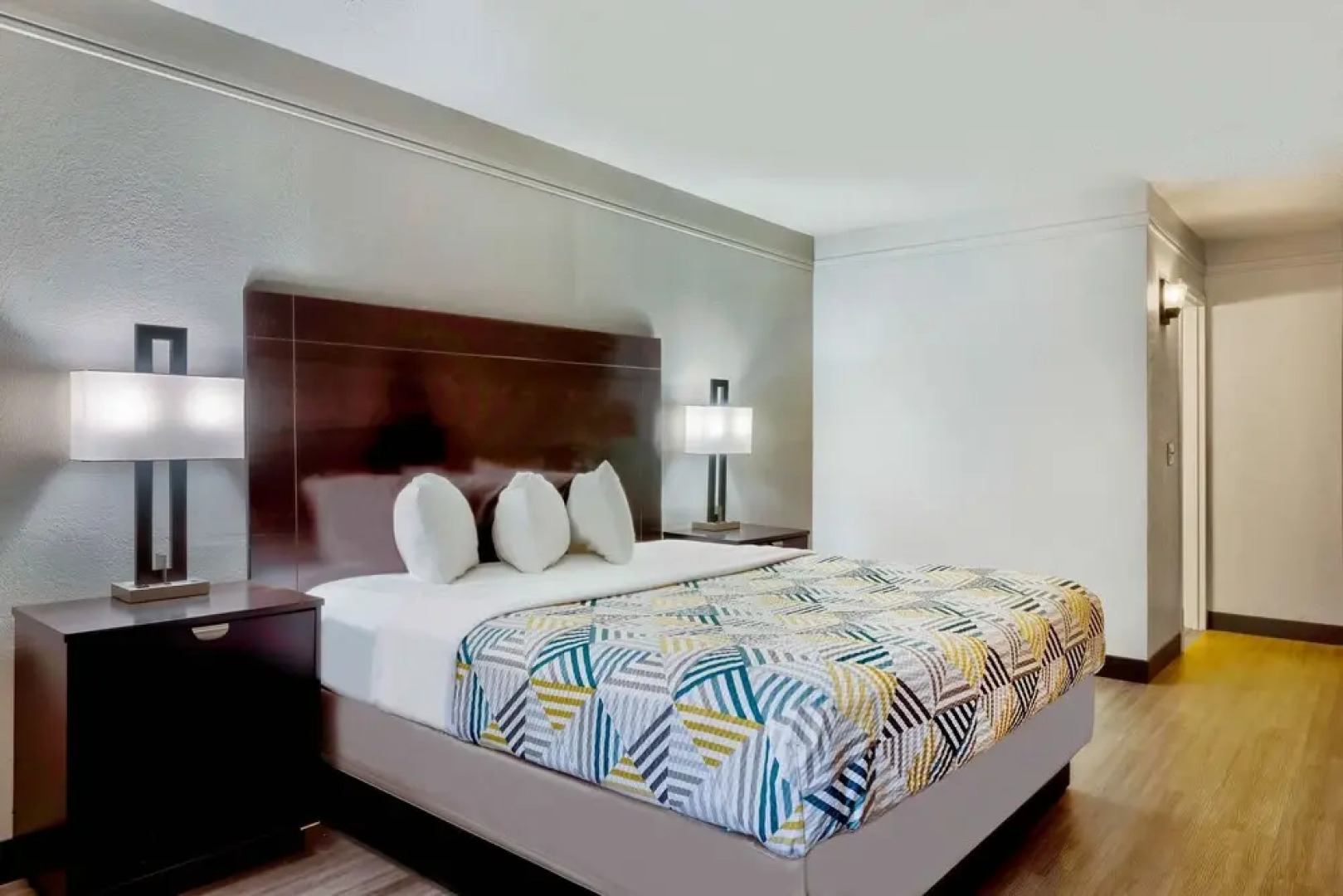 Days Inn & Suites By Wyndham Bartlesville